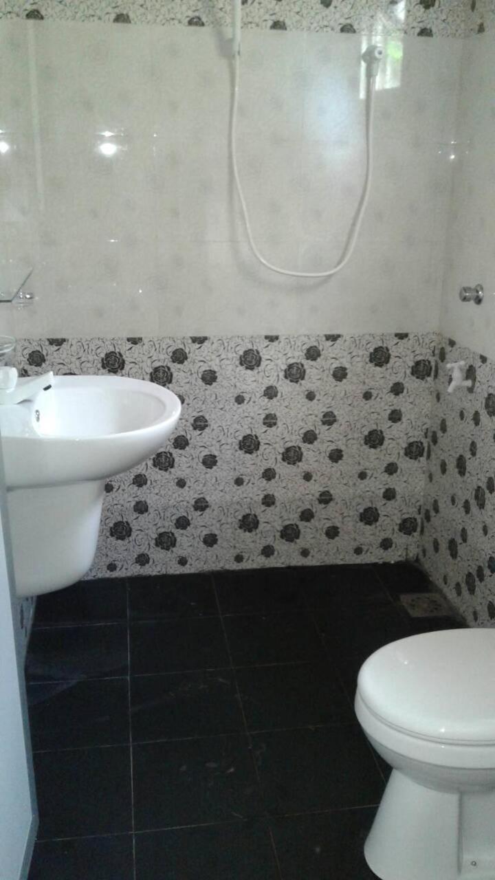 Sai Seashell Rest Inn Nilaveli Trincomalee Quarto foto